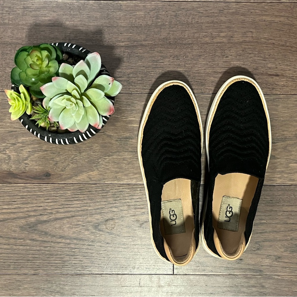 Ugg Women’s Sammy Chevron Sneaker | Black | 5.5